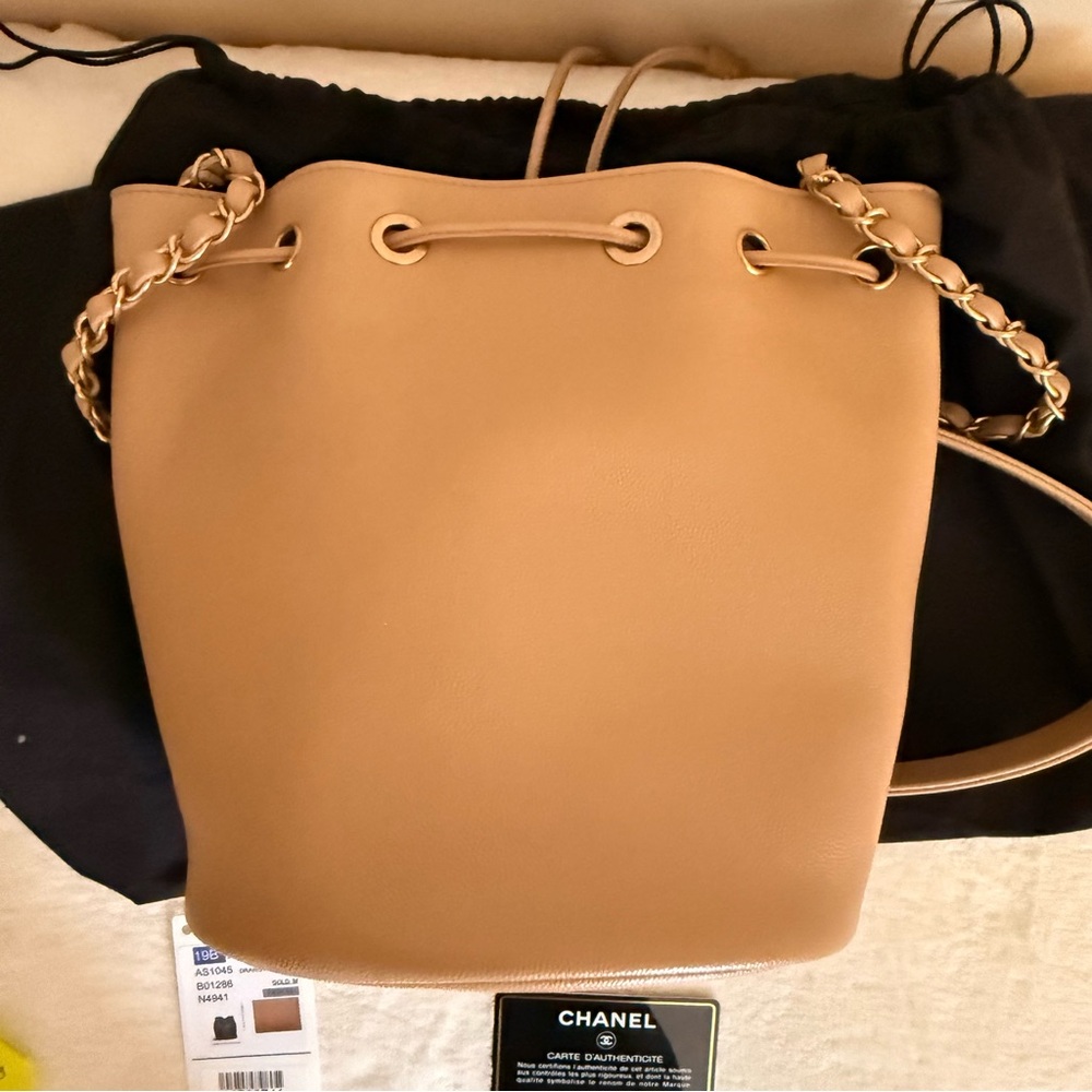 Chanel Tan 2019 Deauville Bucket Bag - Picture 11 of 16